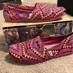Classic Toms Magenta Indo size 7